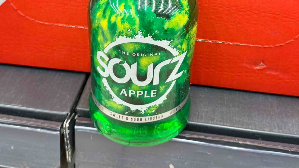Apfellikör getestet: Nahaufnahme des Aufdrucks auf der Flasche.