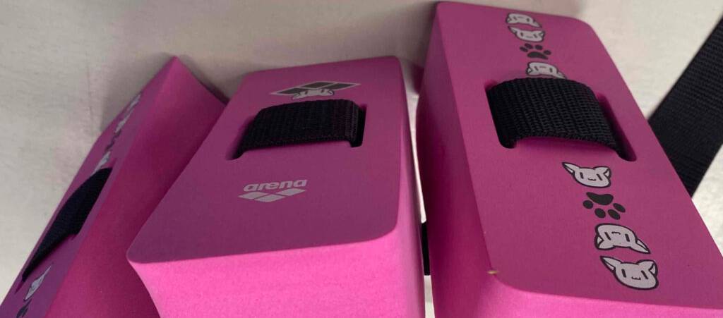Getestet: Schwimmgürtel in Rosa der Marke Arena.