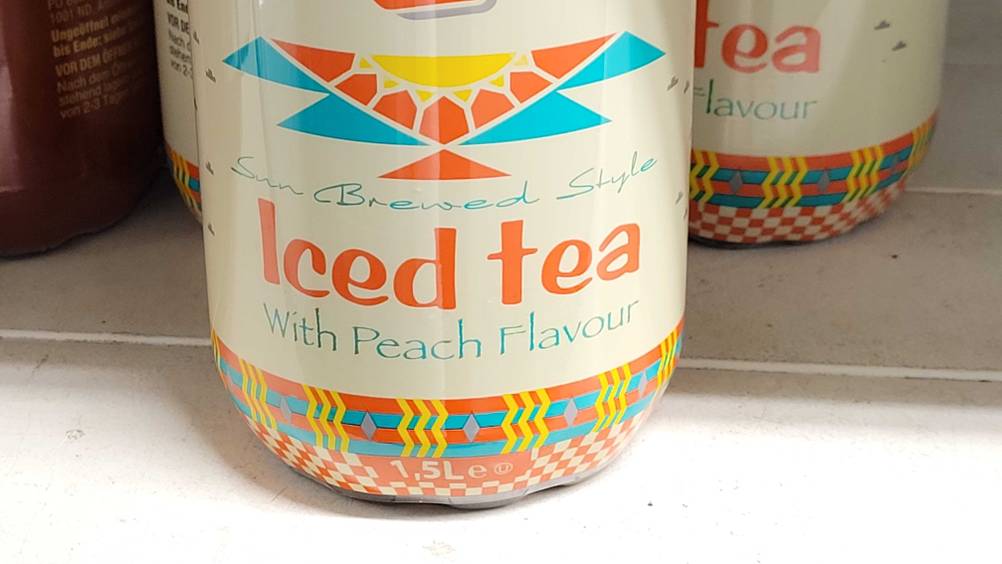 Arizona-Eistee-Test: Nahaufnahme der Vorderseite der Flasche.
