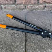 Getestete Astschere von Fiskars.