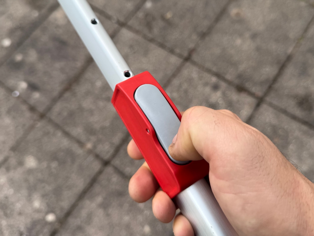 Die getestete Astschere von Wolf Garten wird verlängert.