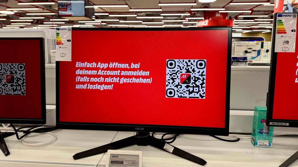 Getestet: Der Asus-Monitor (27 Zoll) von vorne auf einem Verkaufsregal.