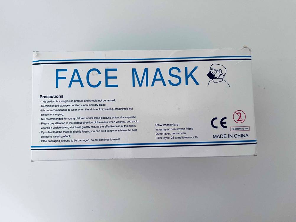 Atemschutzmaske im Test: im Fokus die Gebrauchsanleitung auf Englisch der Originalverpackung von Face Mask made in China.
