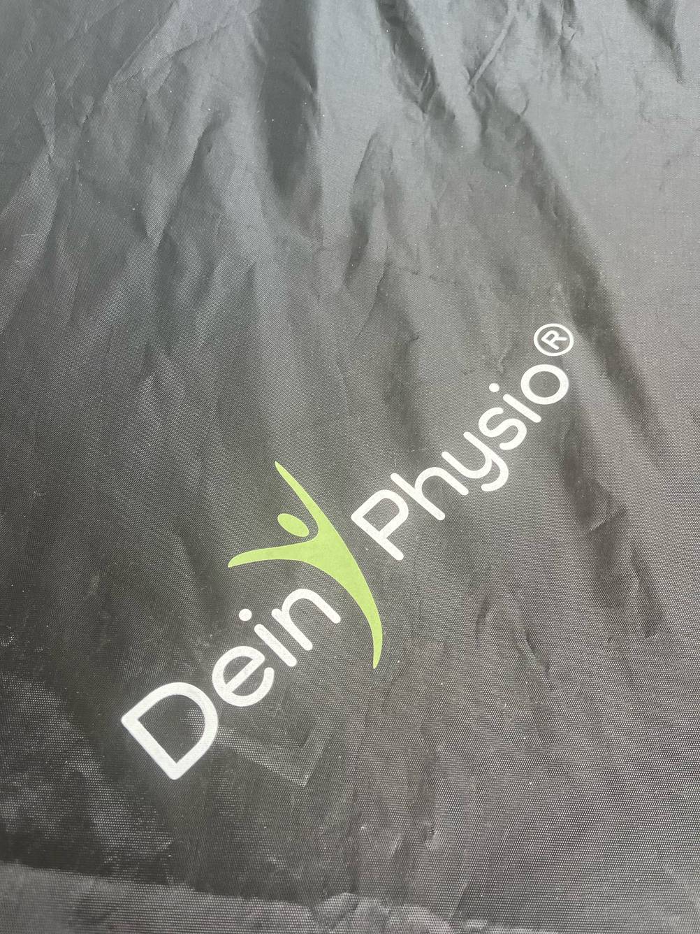 Aufblasbare Badewanne im Test: Auf dem Produkt ist der Markenname zu lesen.