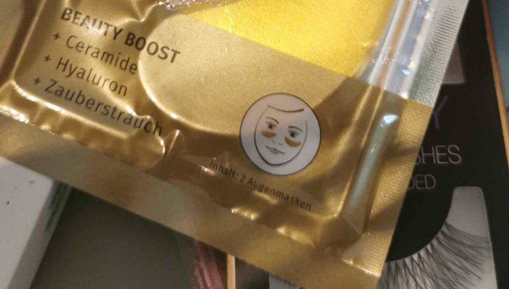 Yeauty-Augenpad Verpackung mit Hinweis auf Ceramide und Hyaluron
