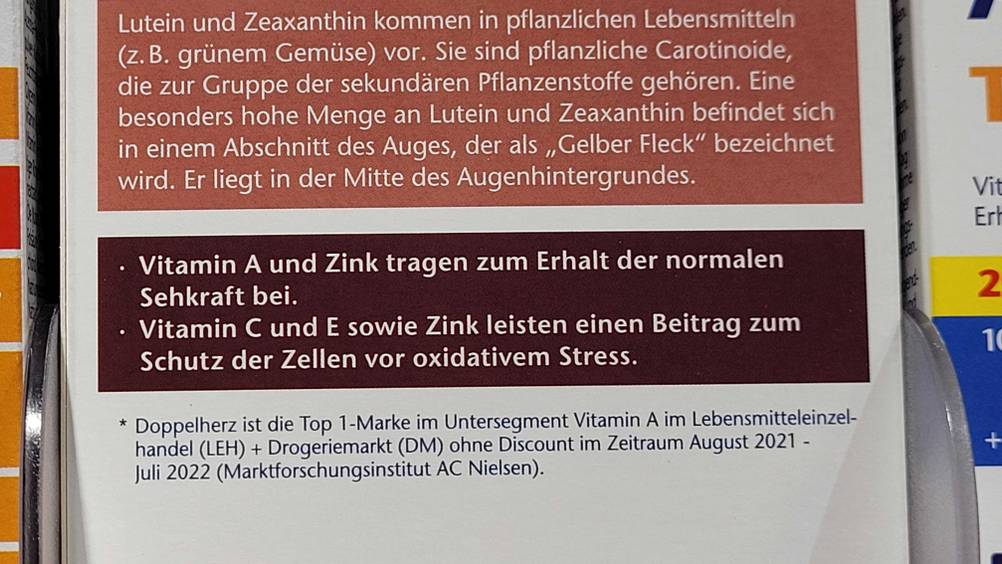 Augenvitamine getestet: Nahaufnahme der Rückseite der Verpackung mit Informationen.
