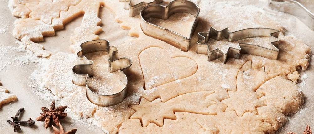 Ausstechformen-Test: Teig mit weihnachtlichen Ausstechmotiven