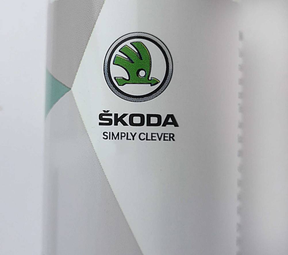 Auto-Innenraumreiniger getestet: Nahaufnahme des Logos auf der Verpackung.
