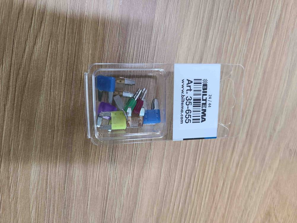 Die Rückseite der Verpackung mit den getesteten Auto-Sicherungen.