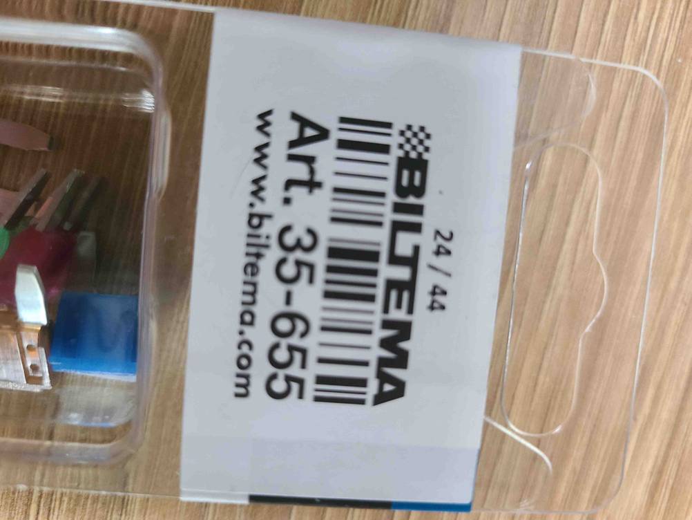 Auto-Sicherungen getestet: Nahaufnahme der Rückseite der Verpackung mit Strichcode.