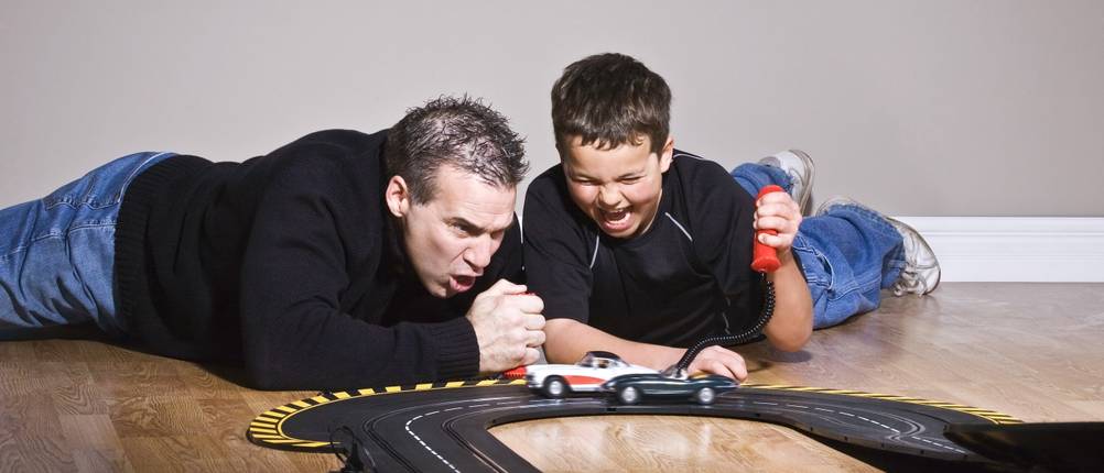 Die besten Autorennbahnen eignen sich für zwei bis vier Spieler.