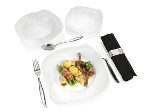 Ein Tafelservice besteht aus Tellern und Schüsseln.