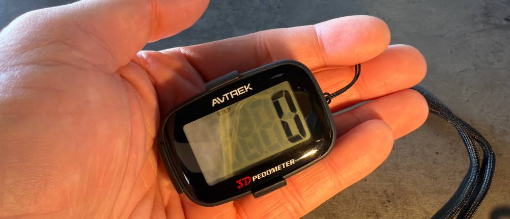 Der Avtrek-3D-Schrittzähler zeigt 0 Schritte an