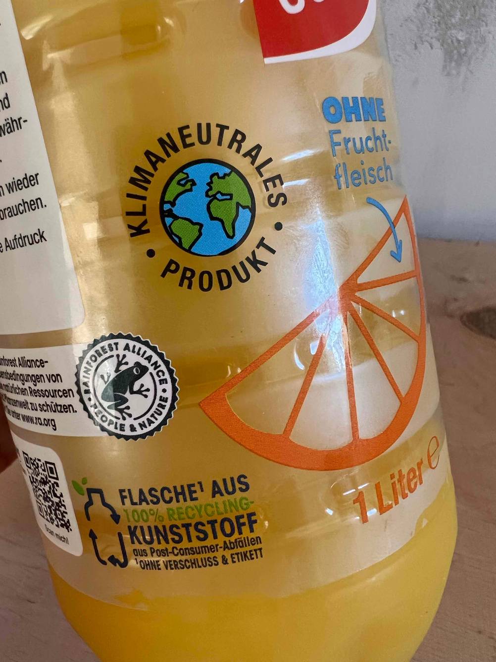 Orangensaft Nahaufnahme von Information des Produktes.