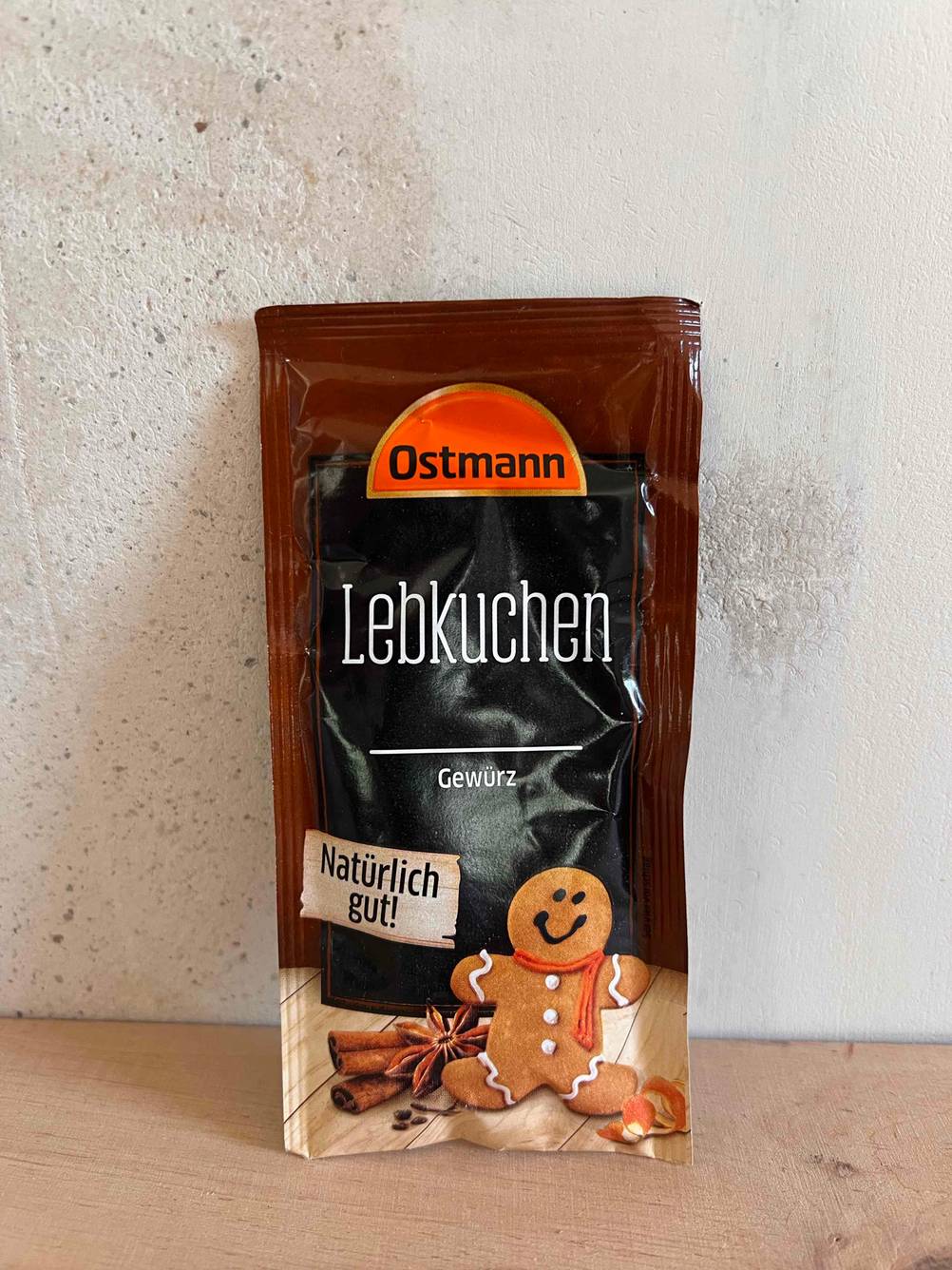 Lebkuchengewürz stehende Verpackung.
