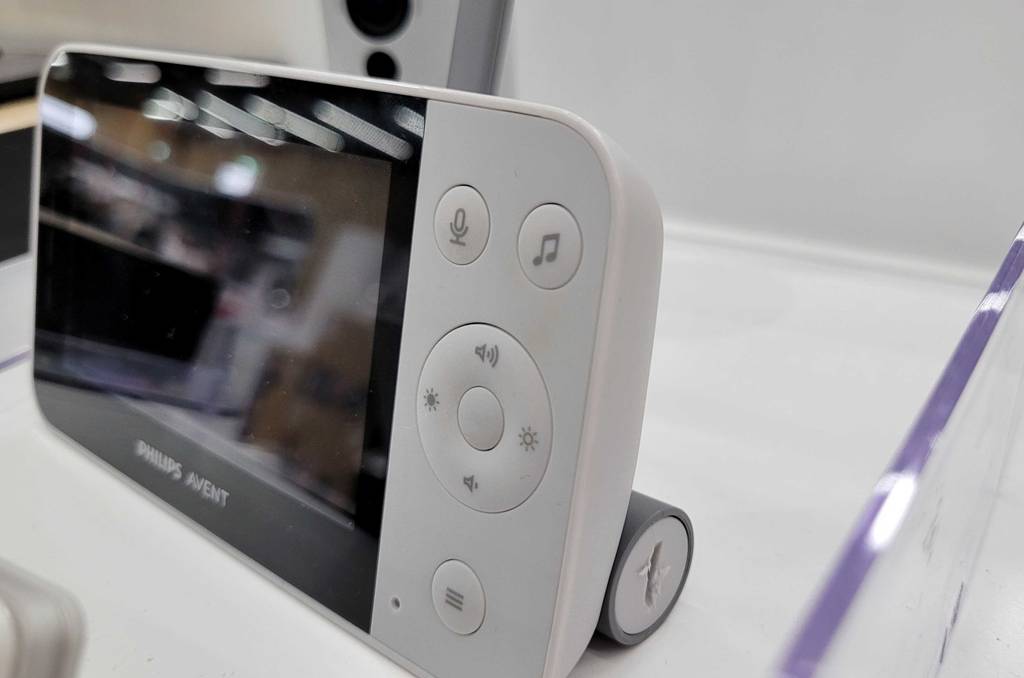 Baby-Kamera im Test: Blick auf das Menü rechts neben dem Display.