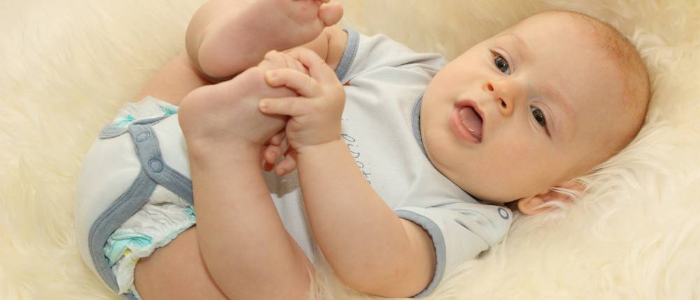 Lammfelle für Babys haben viele nützliche Eigenschaften.
