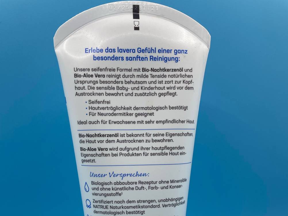 Baby-Shampoo getestet: Nahaufnahme der Informationen auf der Rückseite.