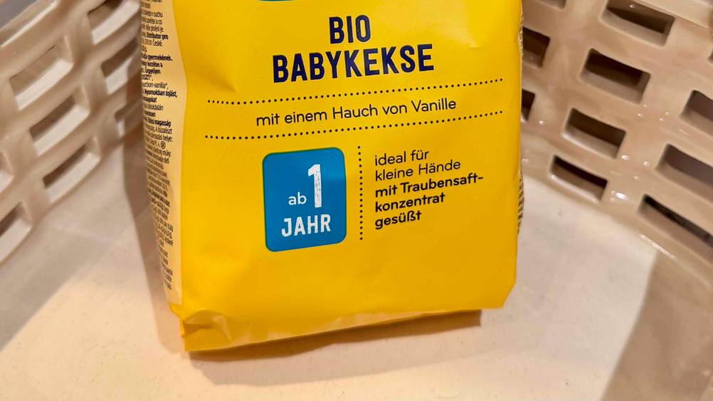 Babykekse im Test: Nahaufnahme der Vorderseite der Verpackung mit Informatione.