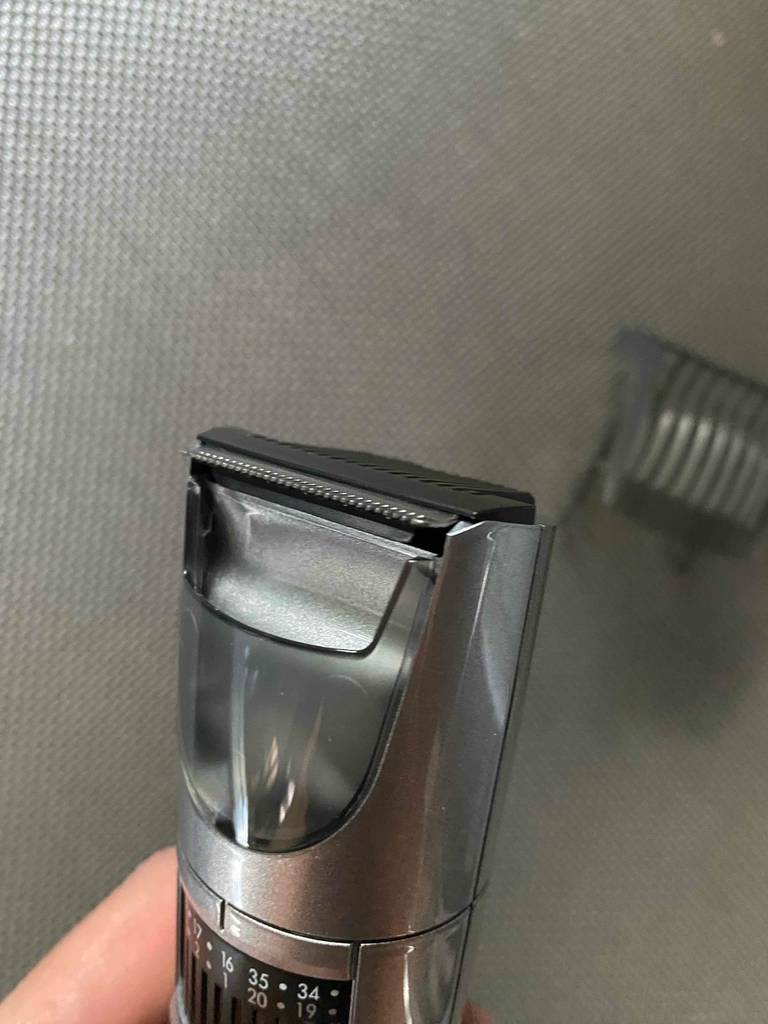 Blick auf den Kopf eines Babyliss-Barttrimmers im Test.