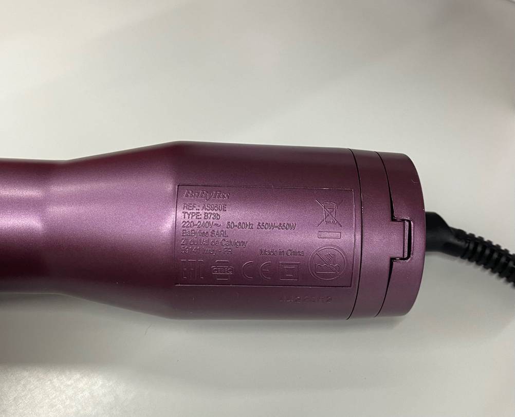 Getesteter Babyliss-Warmluftbürste mit Kabelanschluss.