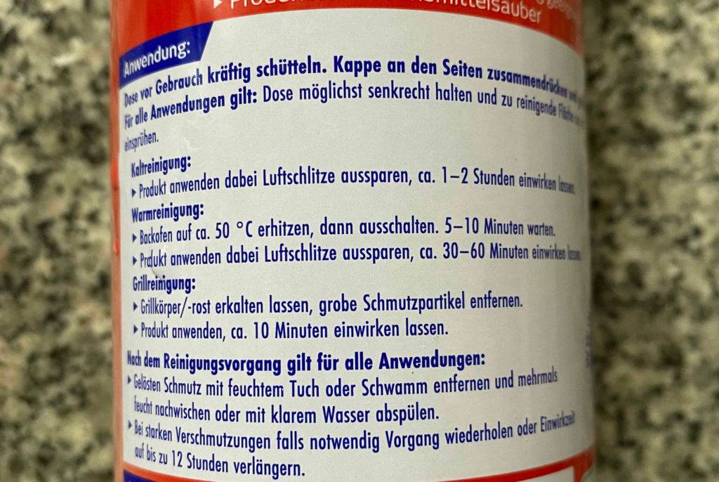 Rückseite von einer Backofenreiniger-Sprühdose mit Warnhinweisen.