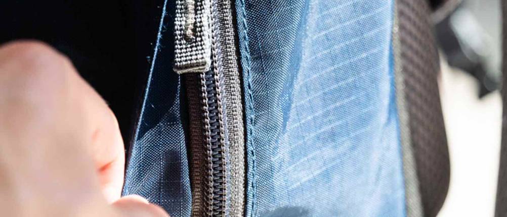 Backpacking-Rucksack-Test: Nahaufnahme der Seitestasche eines Backpacking-Rucksacks