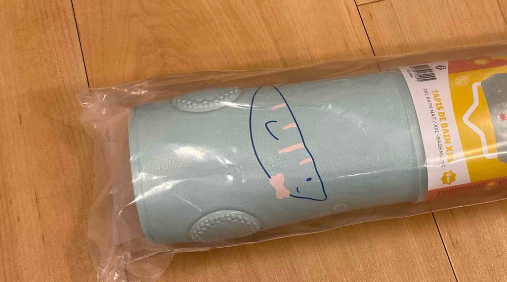 Nahaufnahme des Musters auf einer getesteten Badewannenmatte (Kinder).