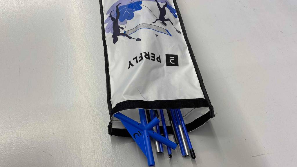 Badminton-Netz im Test: Gestell befindet sich in der Verpackung. 