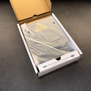 Der geöffnete Karton der Bagail-Kaffeewaage