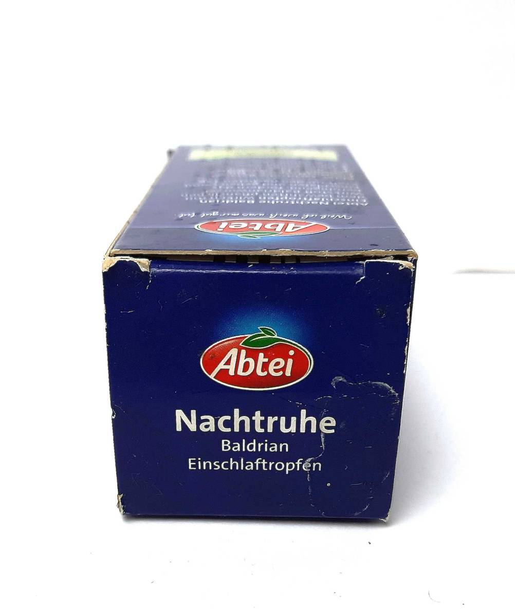 Oberseite der liegenden Verpackung der getesteten Baldrian-Tropfen mit Logo und Artikelbezeichung.