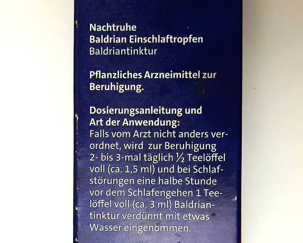 Baldrian-Tropfen getestet: Nahaufnahme der Verpackung mit Dosieranleitung.