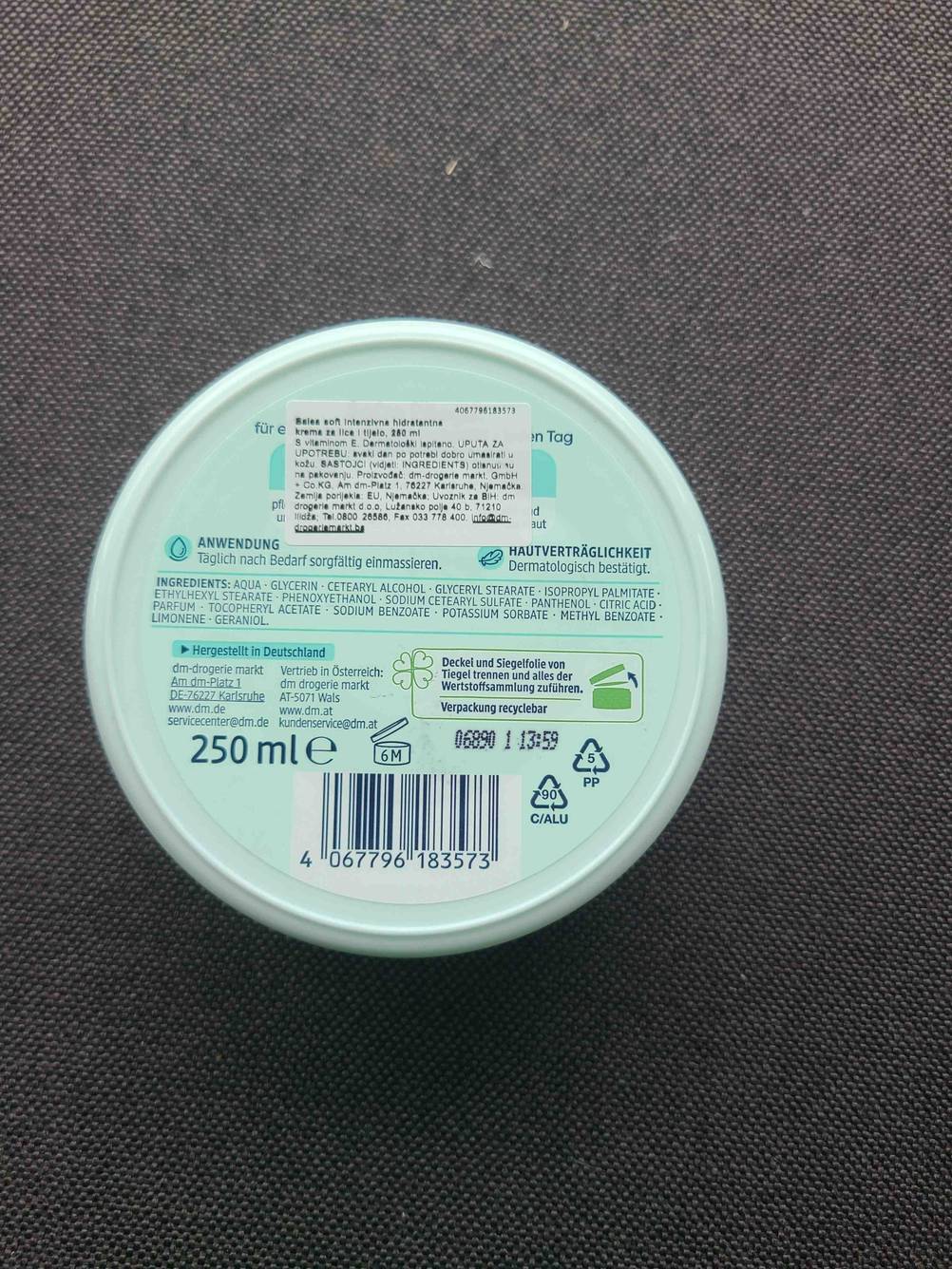 Die Rückseite der Verpackung der Balea-Gesichtscreme im Test mit Informationen.