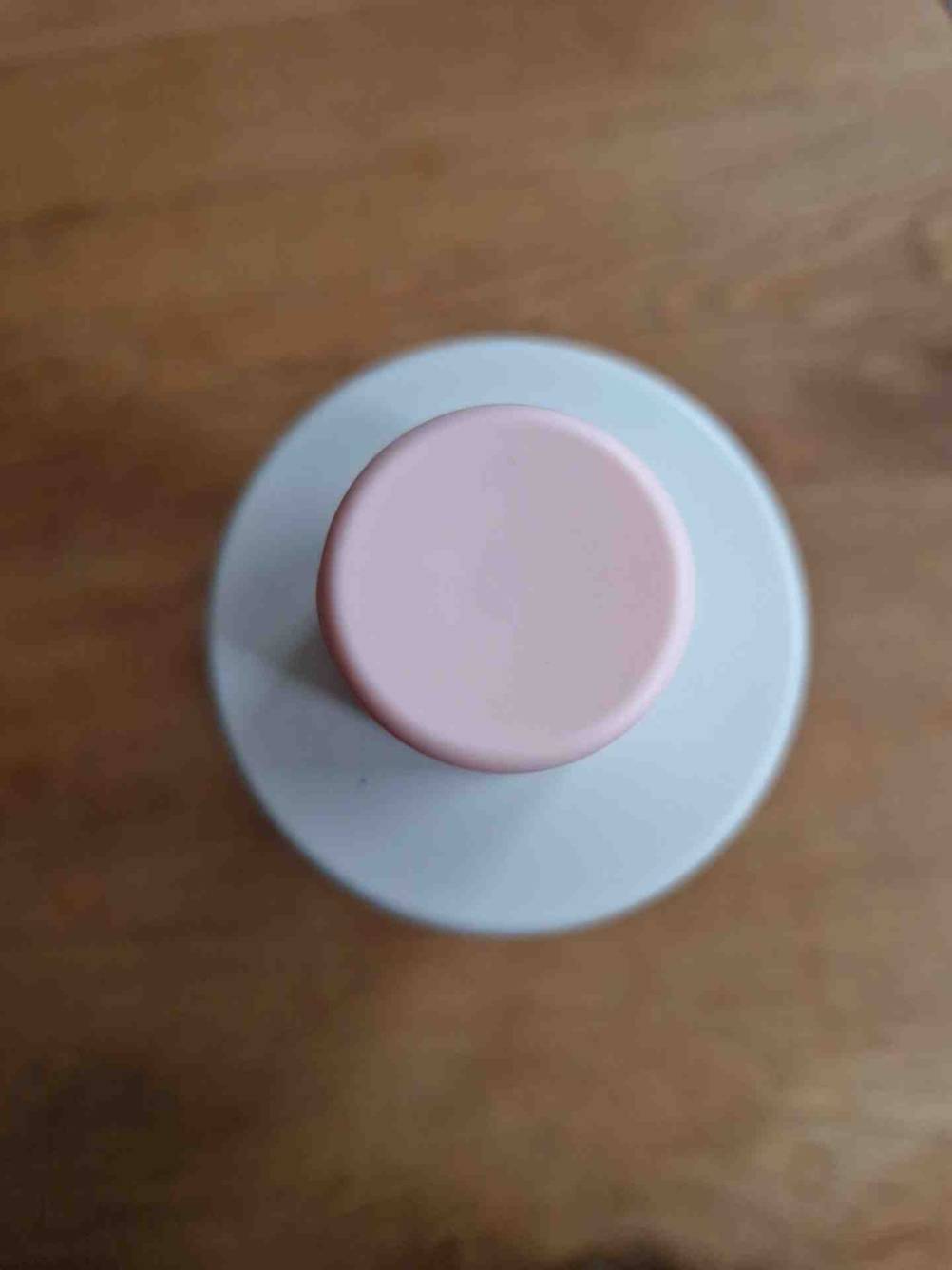 Nahaufnahme des Verschlusses einer Flasche des getesteten Balea-Shampoos von oben.