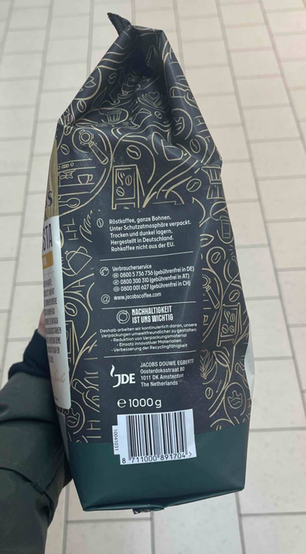 Blick auf die Packungsseite von getesteten Barista-Kaffeebohnen.