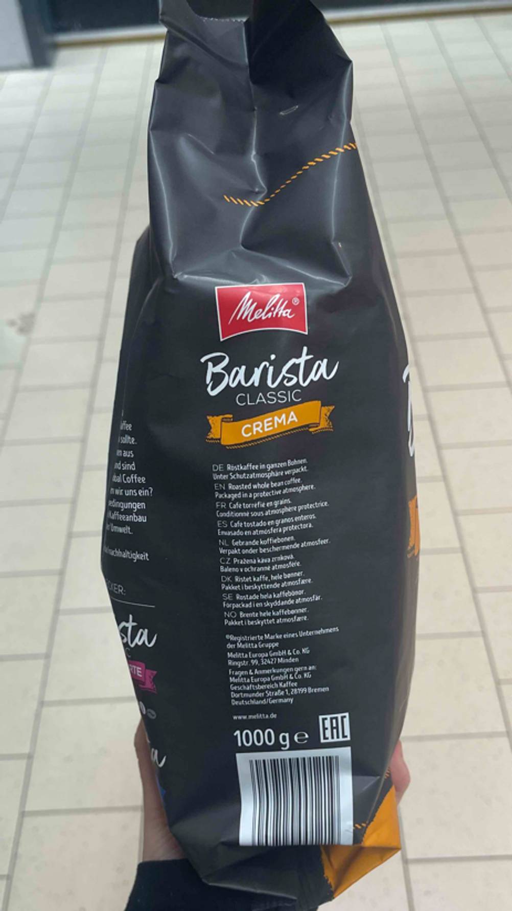 Barista-Kaffeebohnen getestet: Auf einer Seite der Verpackung stehen Informationen zum Inhalt.