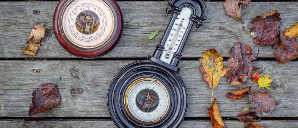 barometer-aus-holz-innen