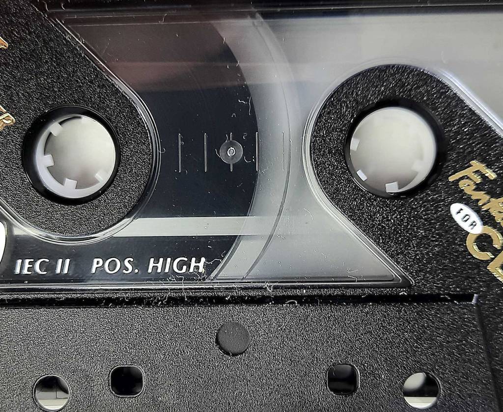Nahansicht des Innenlebens einer getesteten Audio-Kassette.