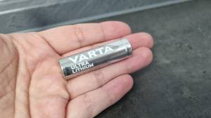 Wenn Sie leere Batterien nachhaltig entsorgen wollen, müsse diese in eine Sammelbox für Altbatterien.