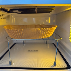 Backpapier im Inneren der Bauknecht ExtraSpace Crisp MW 427 SL