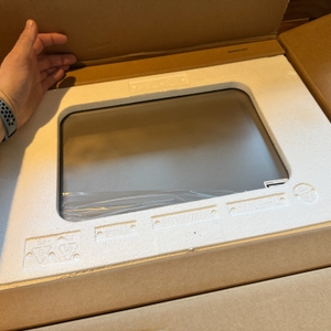 Bauknecht ExtraSpace Crisp MW 427 SL im geöffneten Karton