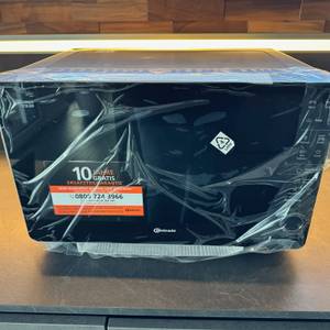Bauknecht ExtraSpace Crisp MW 427 SL in Folie verpackt