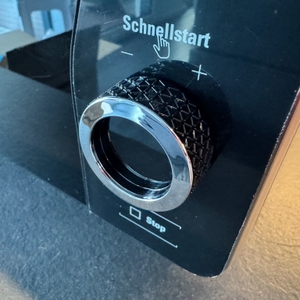 Drehregler der Bauknecht ExtraSpace Crisp MW 427 SL