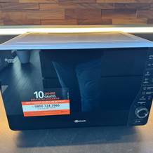 Bauknecht ExtraSpace Crisp MW 427 SL auf der Arbeitsplatte