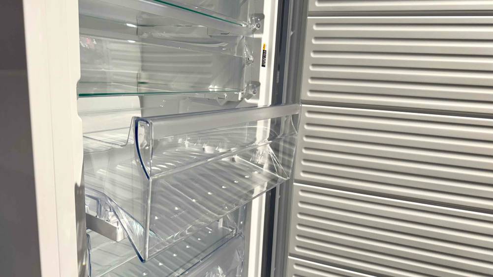 Bauknecht-Gefrierschrank im Test: Nahaufnahme einer Schublade.