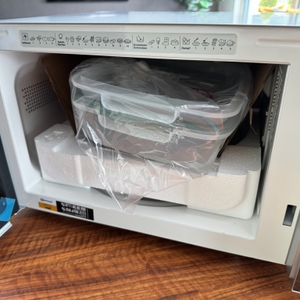 Bauknecht MW 254 SM geöffnet mit Verpackungsmaterial