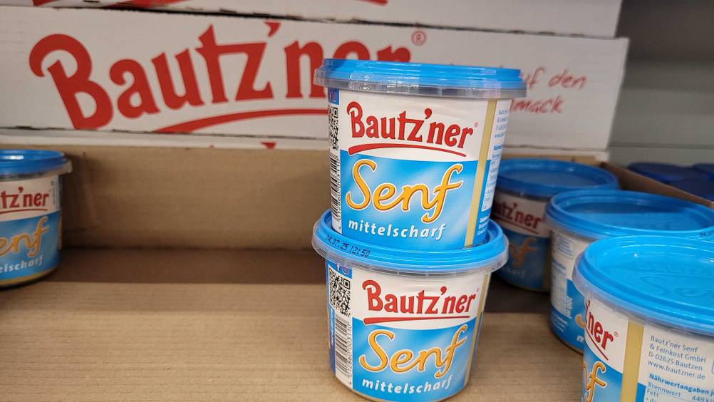 Bautz'ner Senf im Test: Zwei Tiegel übereinander.