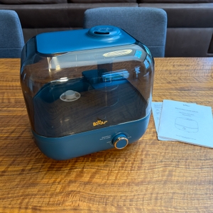 Der Lieferumfang vom Bear ‎JSQ-F50D2 steht auf einem Tisch