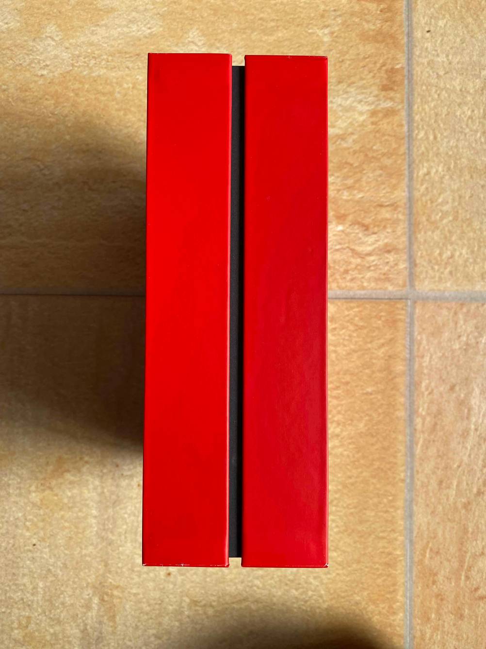 Im Test: Stirnseite einer Originalverpackung der Beats-Kopfhörer.