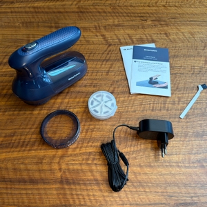 Der Lieferumfang des Beautural ISJKL9889748 liegt auf einem Tisch